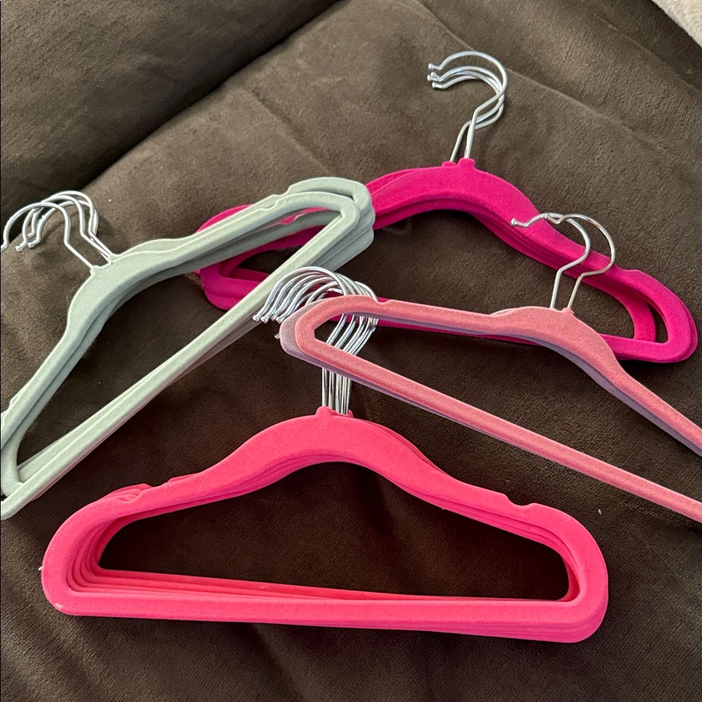 Set of 18 small Velvet Hangers